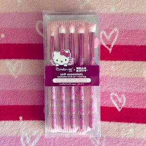 NWT Hello Kitty x The Crème Shop Soft Essentials Eyeshadow Brush Set with Bag